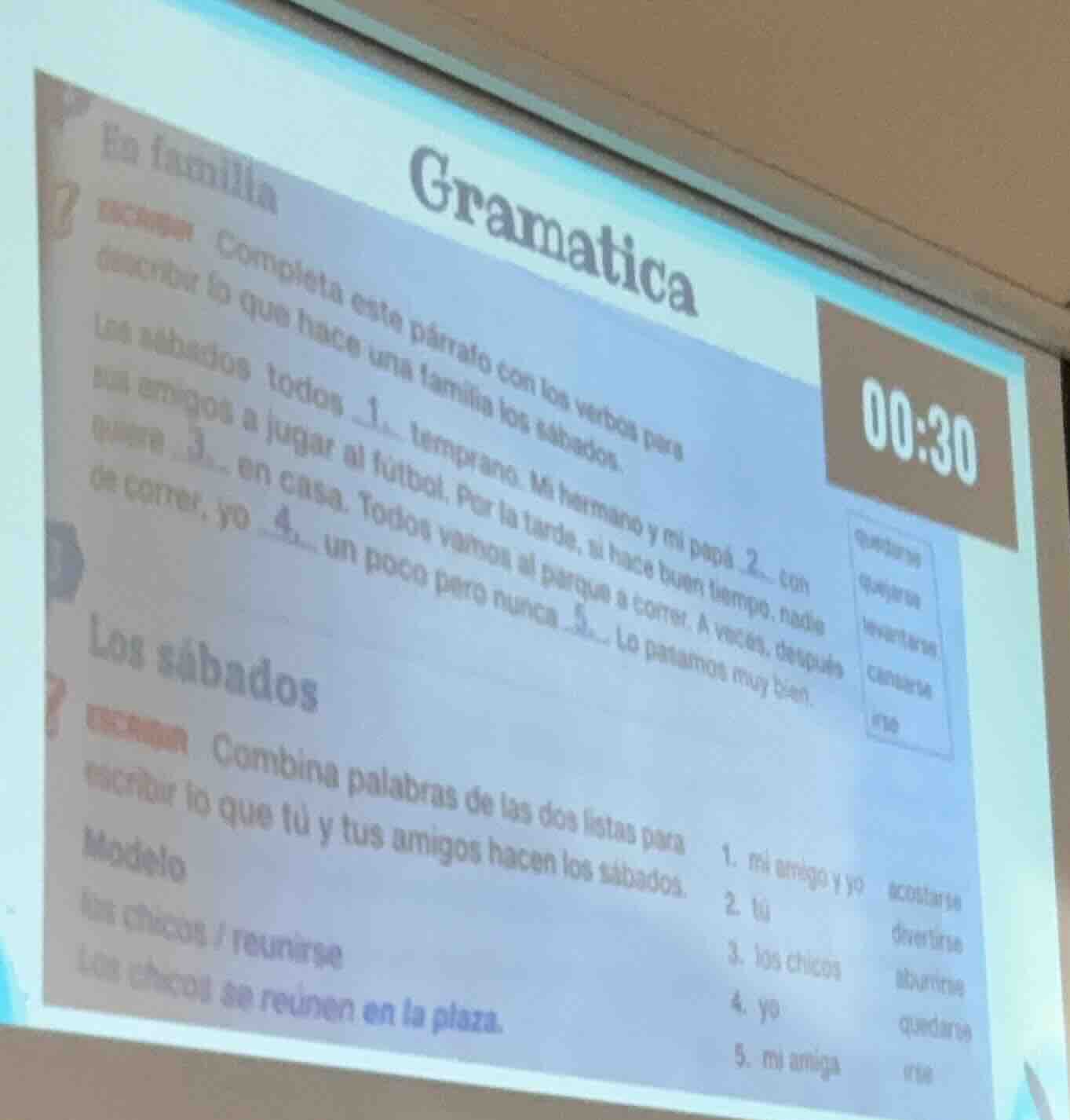 gramatica la familia 1. escoger completa este párrafo con los verbos pa…