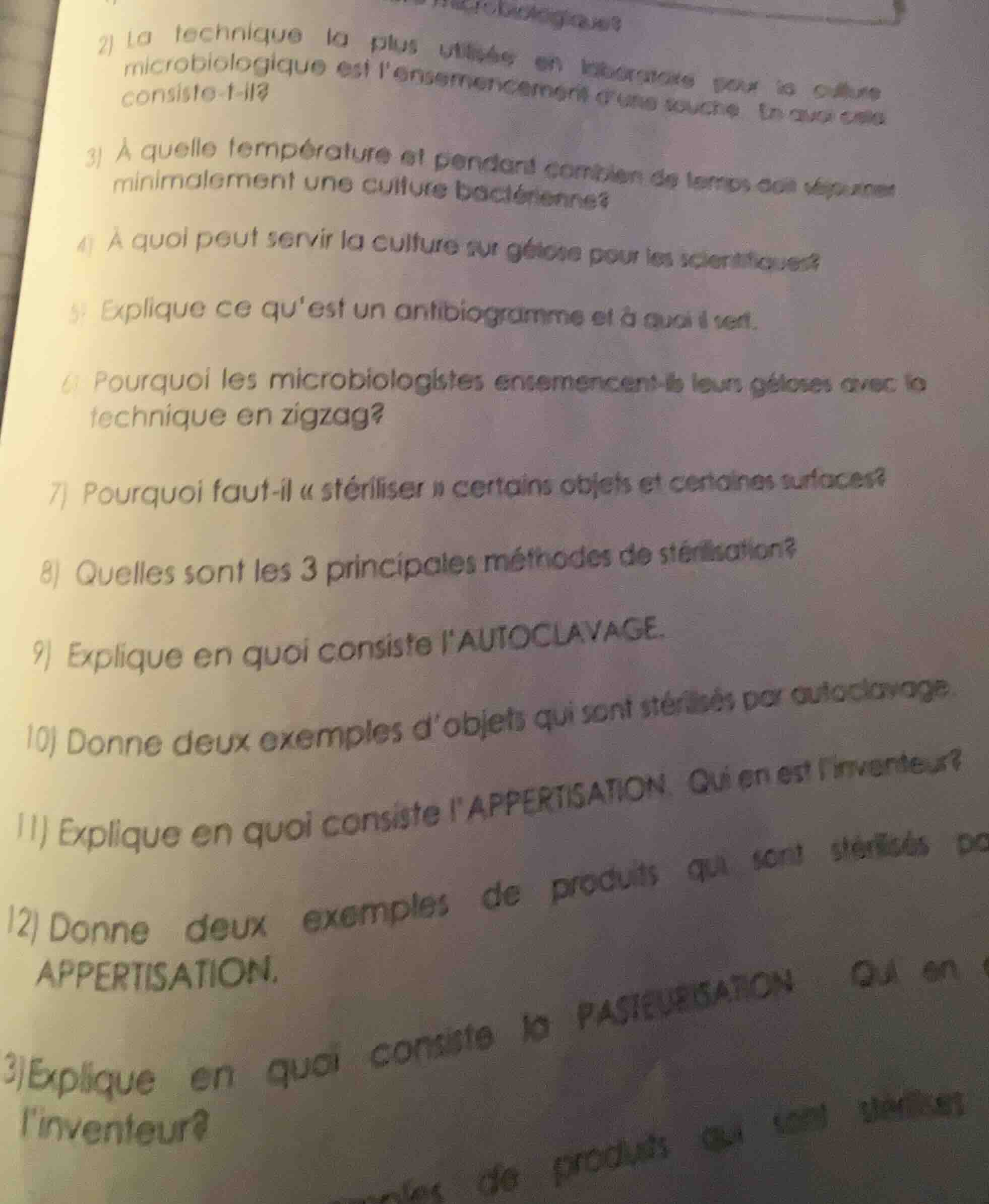 2) la technique la plus utilisée en laboratoire pour la culture microbi…