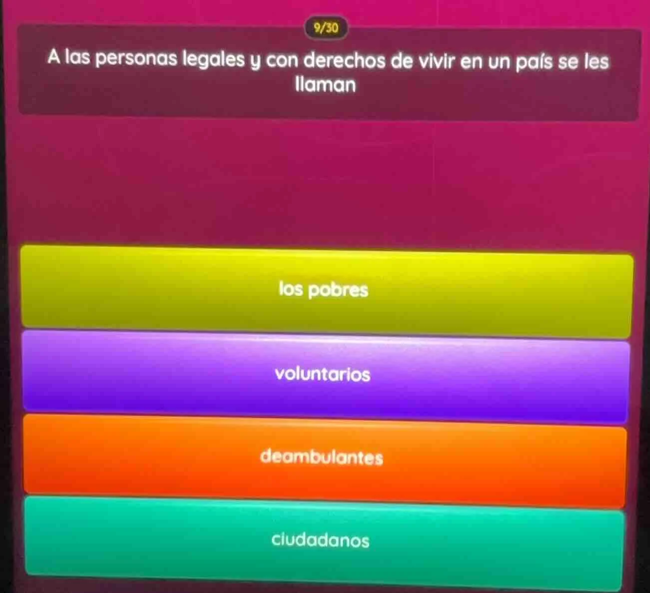 a las personas legales y con derechos de vivir en un país se les llaman…