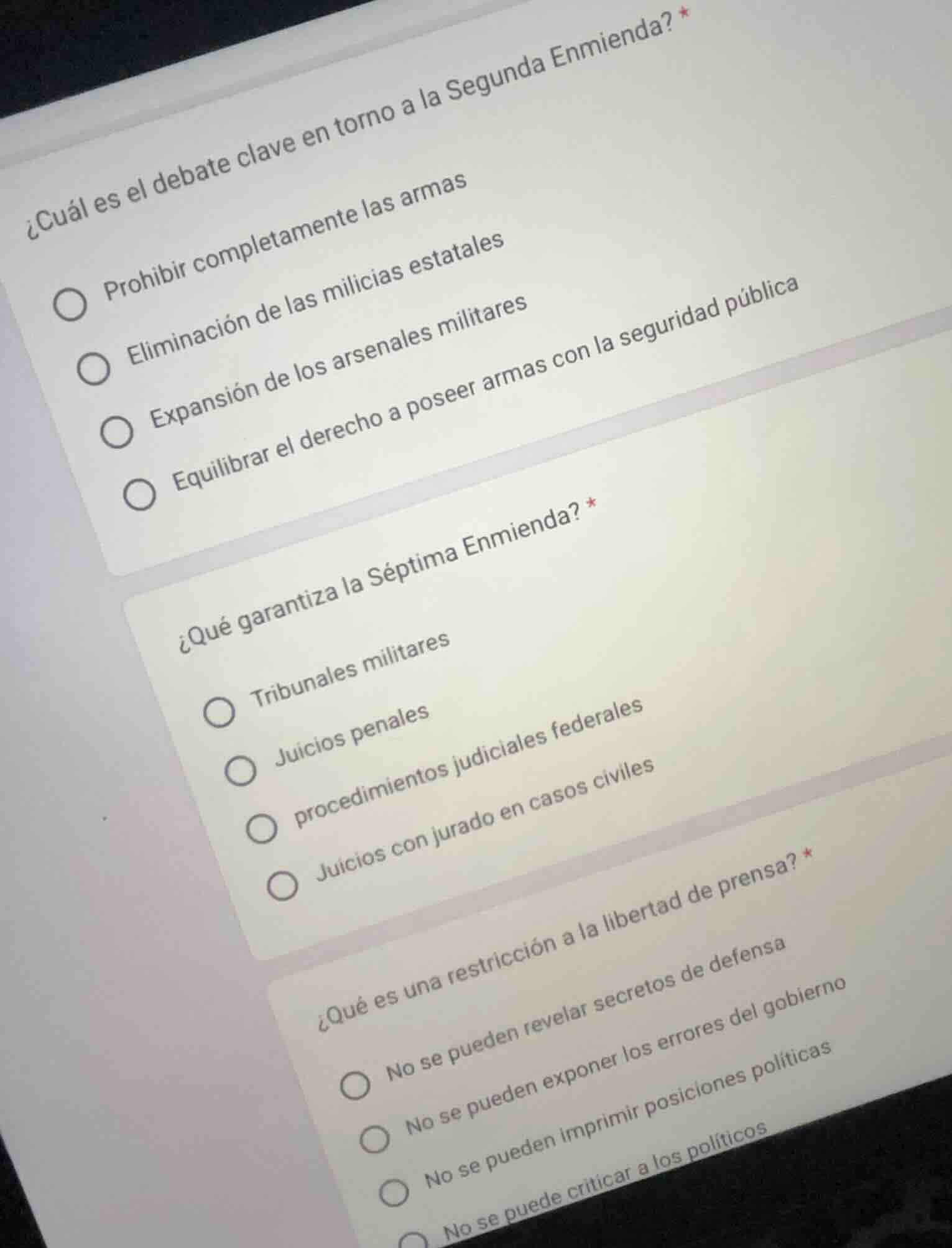 ¿cuál es el debate clave en torno a la segunda enmienda? * prohibir com…