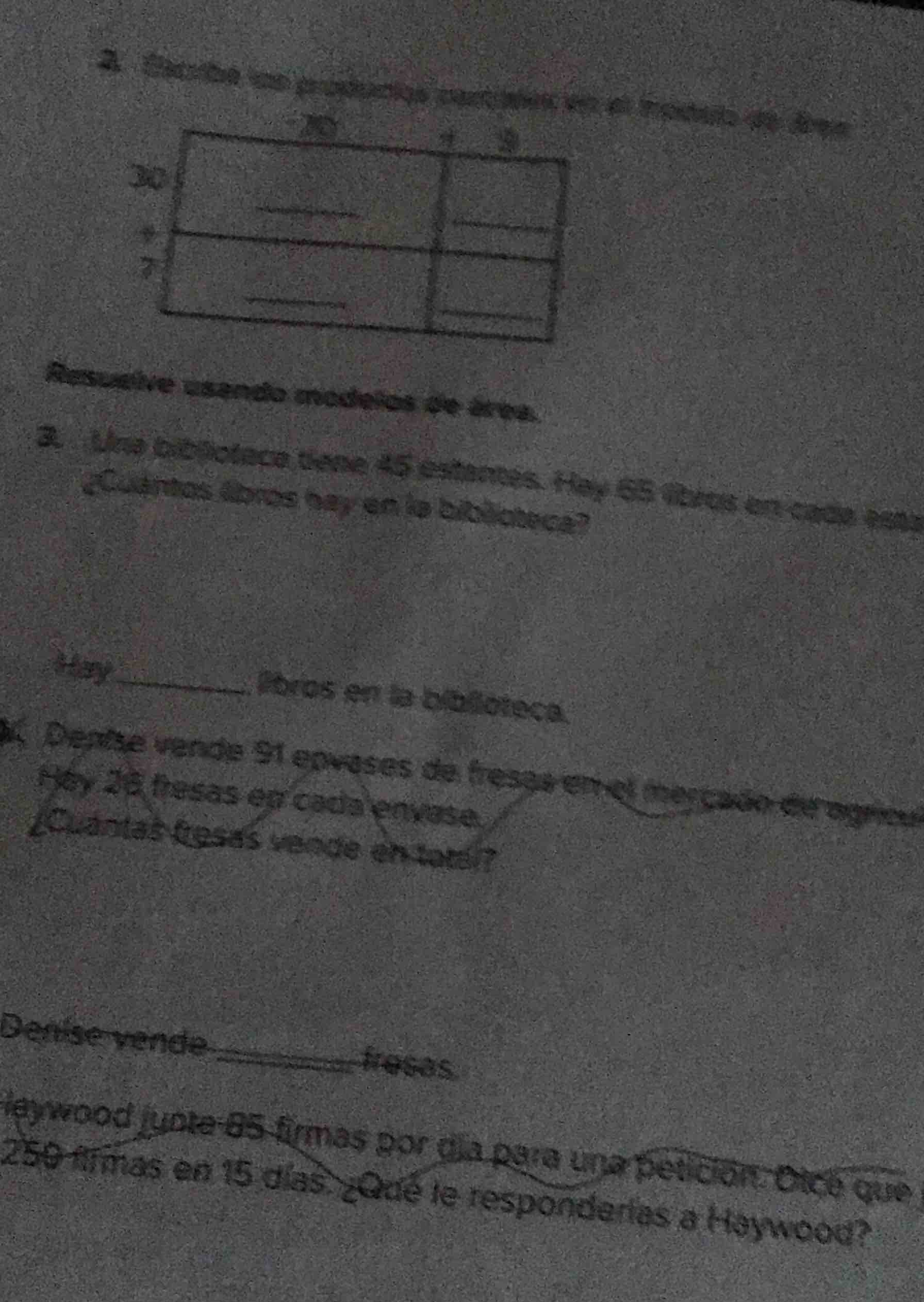 1. (texto parcialmente visible) resuelve usando modelos de área. 2. una…
