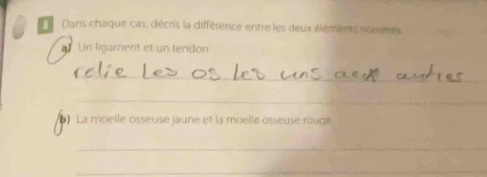 1 dans chaque cas, décris la différence entre les deux éléments nommés.…
