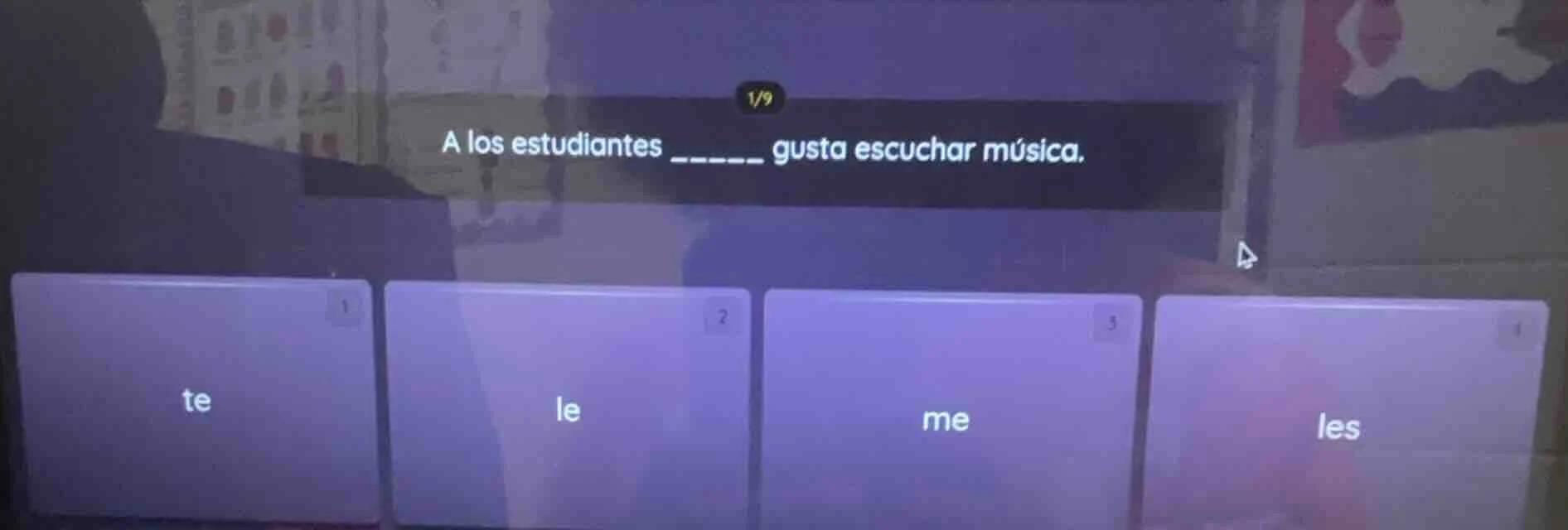 a los estudiantes ____ gusta escuchar música. options: te, le, me, les