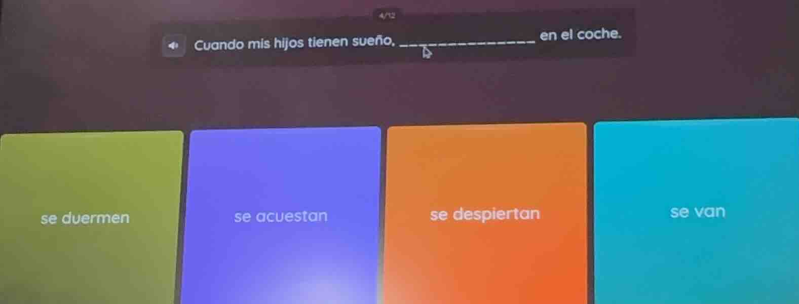 4/12 cuando mis hijos tienen sueño. _______________ en el coche. se due…