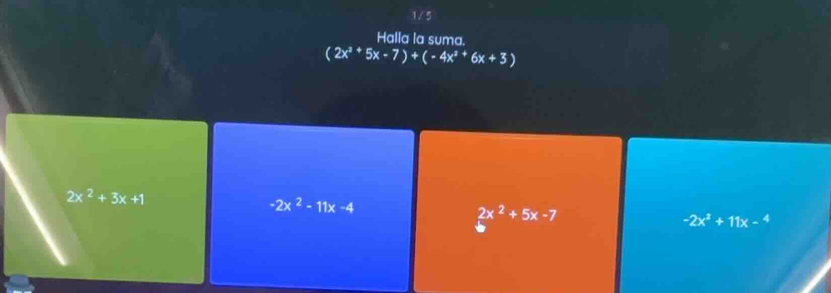 halla la suma. \\((2x^2 + 5x - 7) + (-4x^2 + 6x + 3)\\) - \\(2x^2 + 3x …