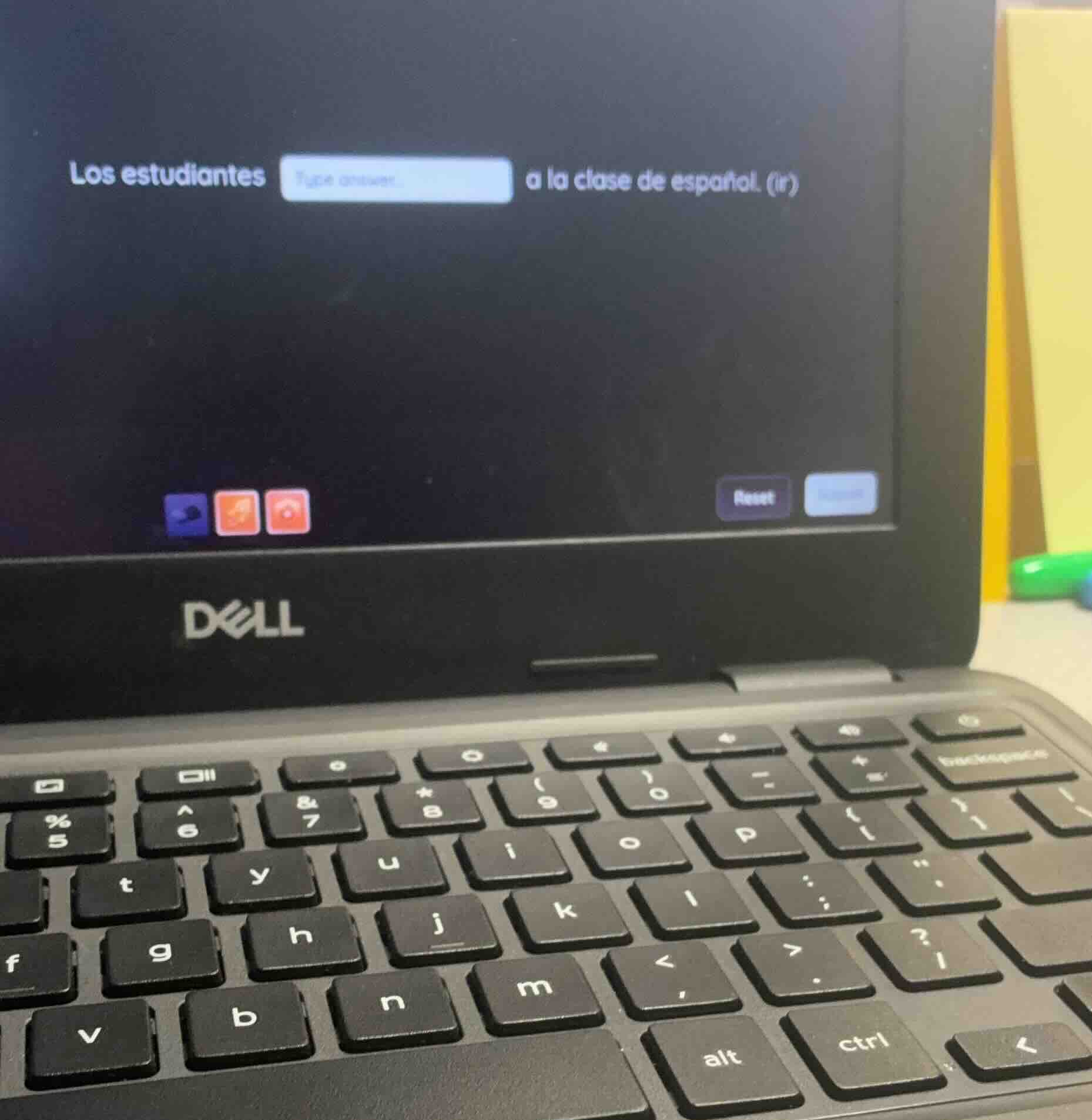 los estudiantes type answer... a la clase de español. (ir)
