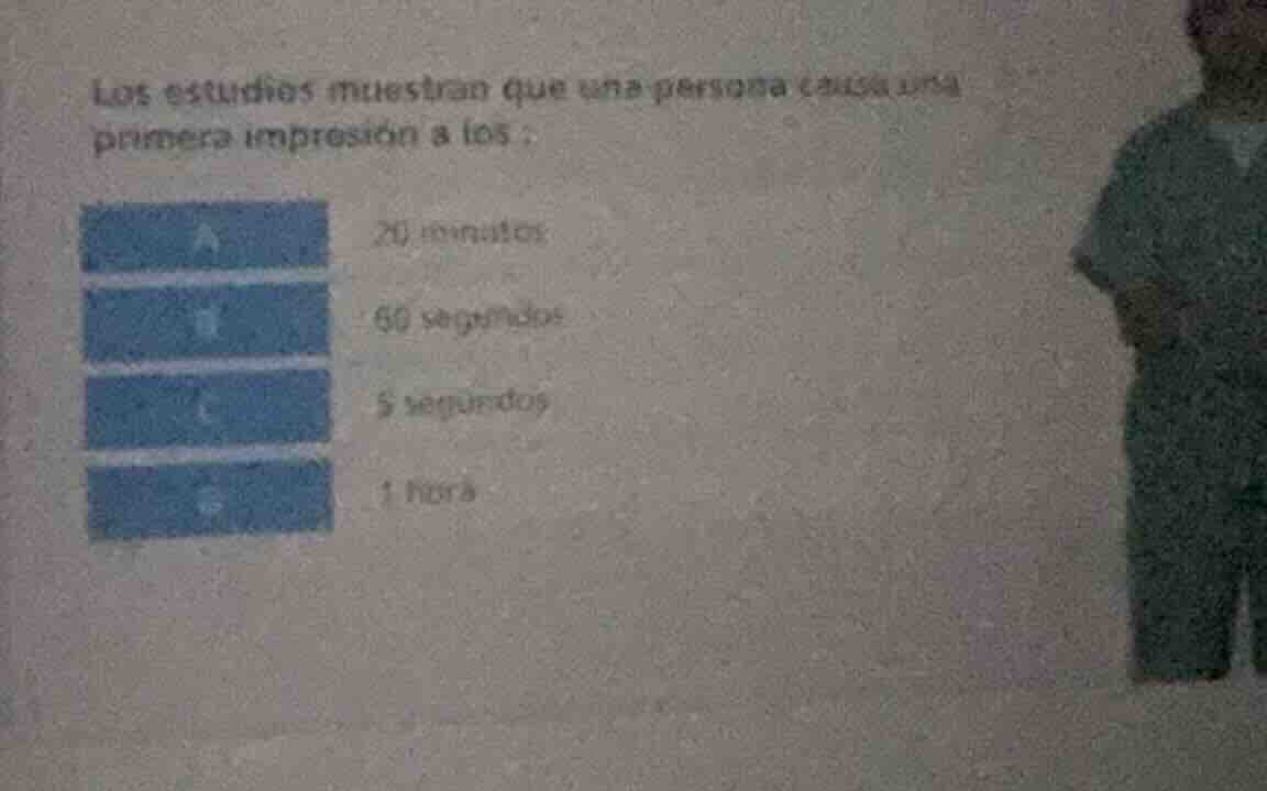 los estudios muestran que una persona causa una primera impresión a los…